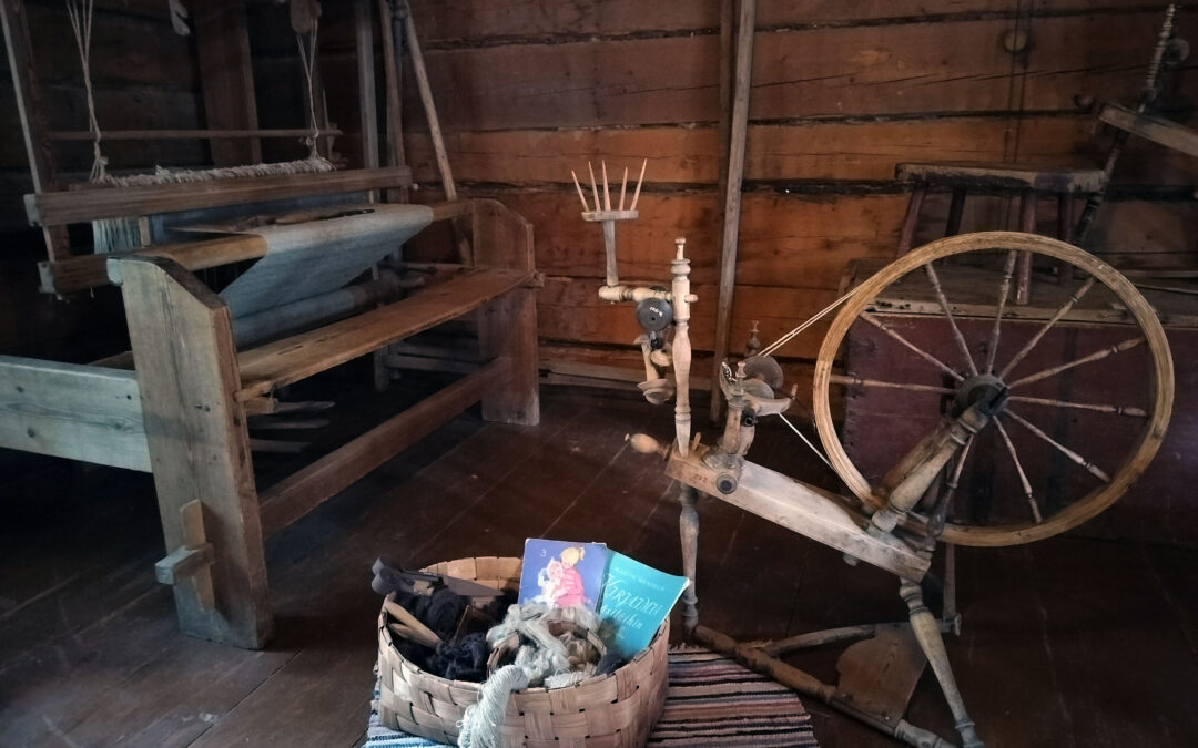 Entisaikojen kankaiden valmistuksella ja käytöllä huikea ero nykypäivän tekstiilijätekamppailuun – Ylöjärven museolla kuidut ja kuteet -teemaviikko 30.7.–4.8.2024