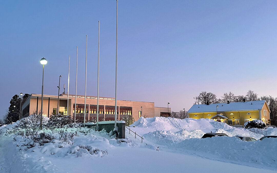 Ylöjärven kaupungintalo, Vanha Räikkä, talvinen ja luminen maisema.